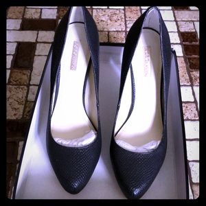 Black snake print BCBG pumps size 9.5